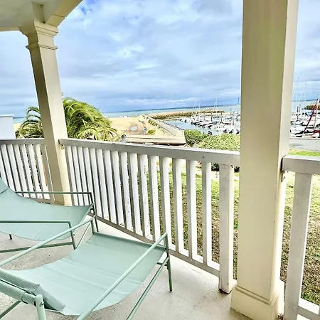 Bright With Balcony *